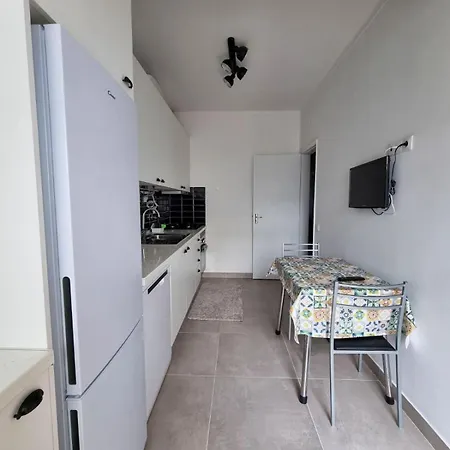 Lcf - 2 Bedroom With Private Bbq Garden Daire