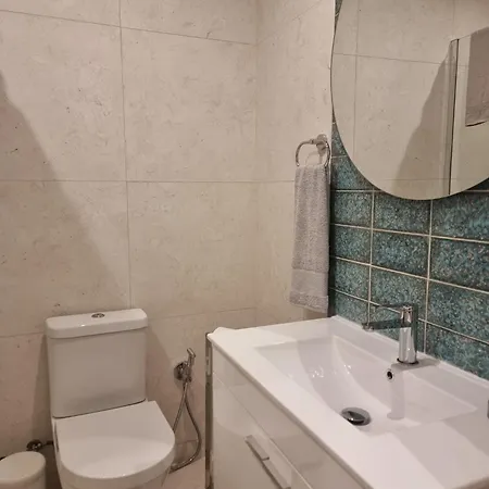 Apartment Lcf - 2 Bedroom With Private Bbq Garden